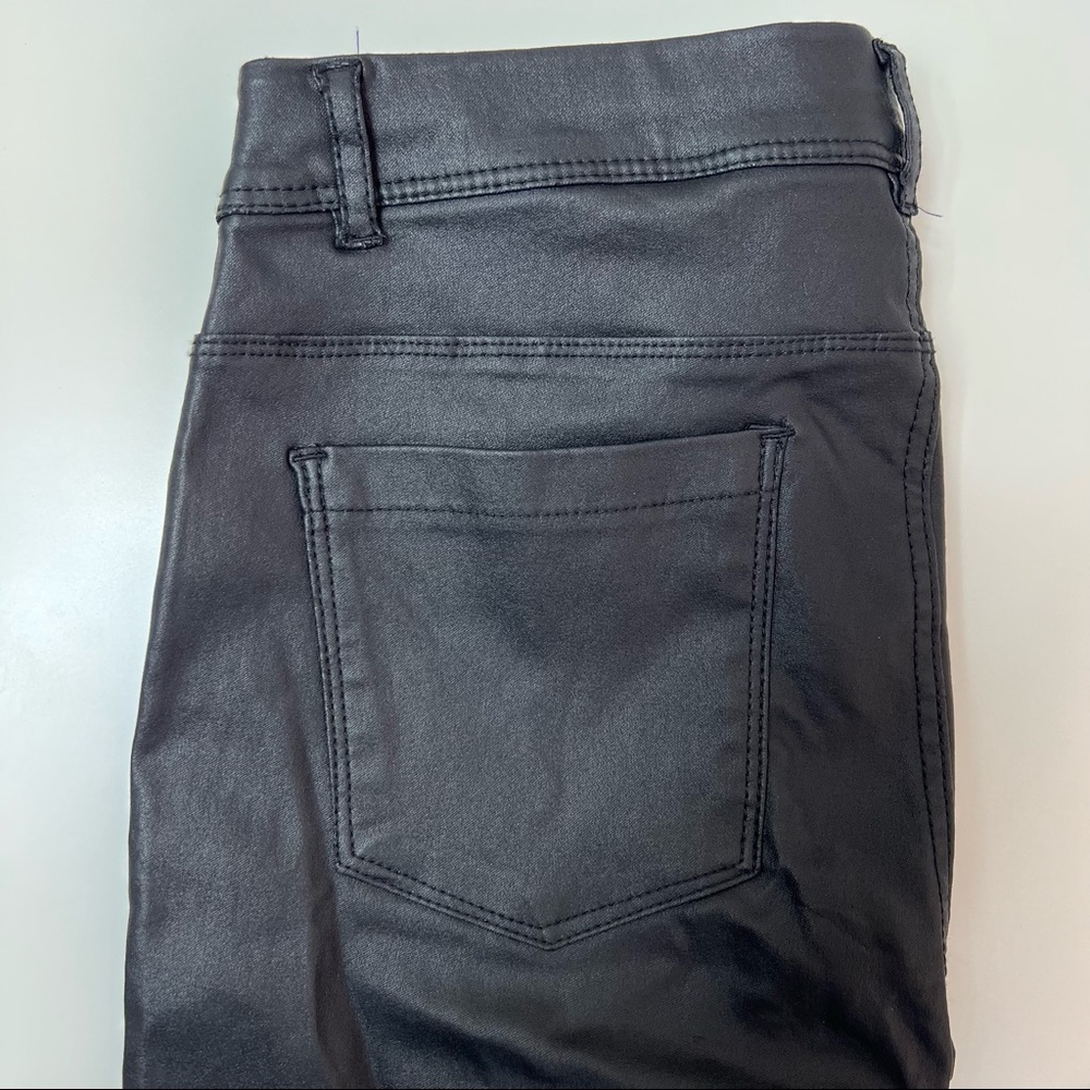 Shinestar leggings look like leather